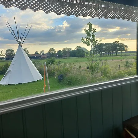 Luxury tent Pipowagen Mamaloe Vierakker