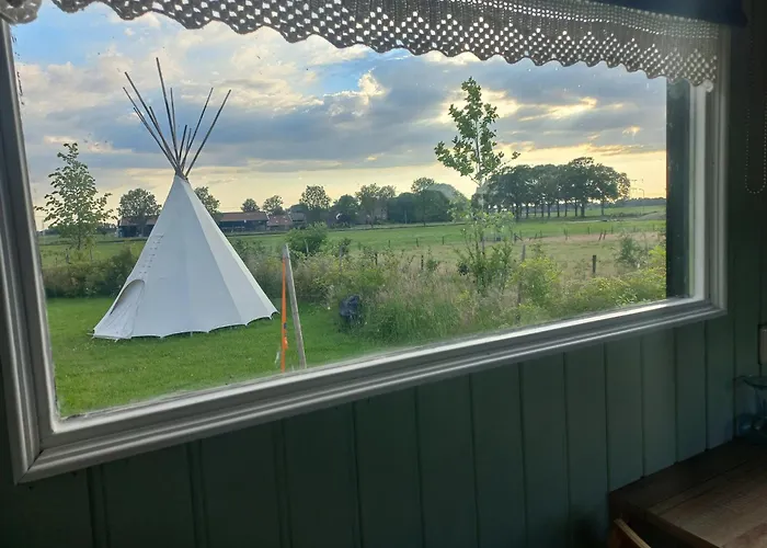 Luxury tent Pipowagen Mamaloe Vierakker